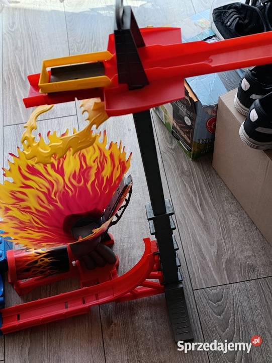 Hot Wheels Sky Jump Tor samochodowy z napędem Poznań