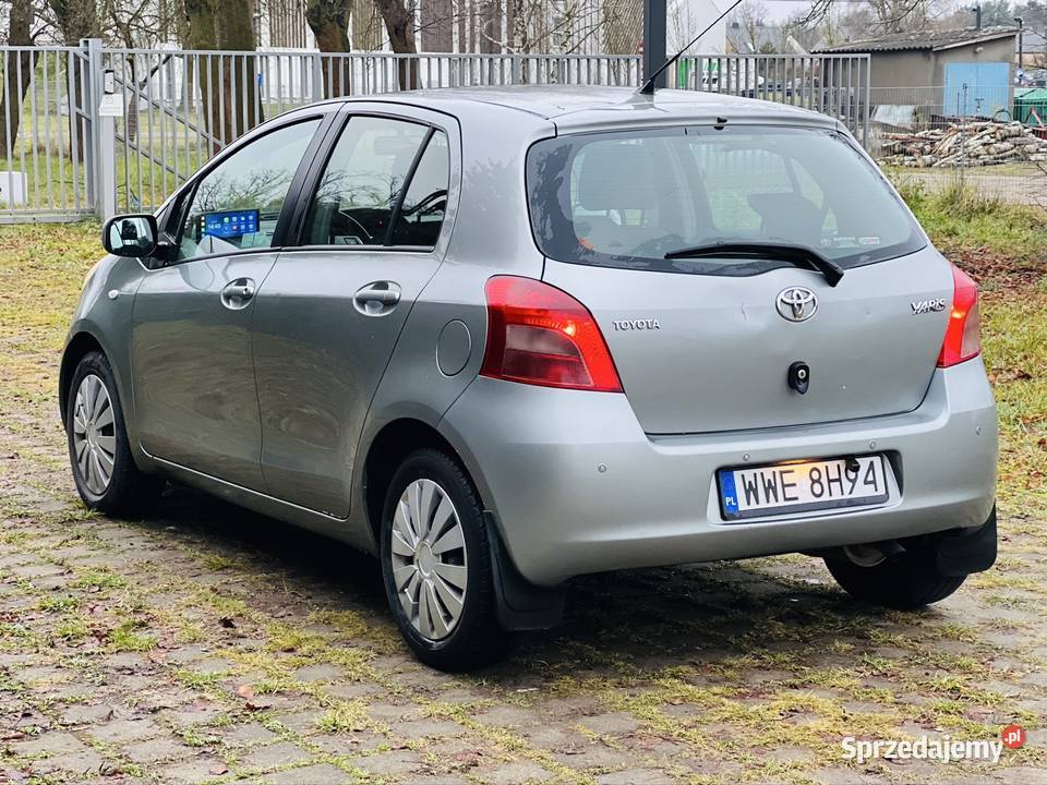 Toyota Yaris 13 benzyna salon Polska automat Rok produkcji 2007 Łochów