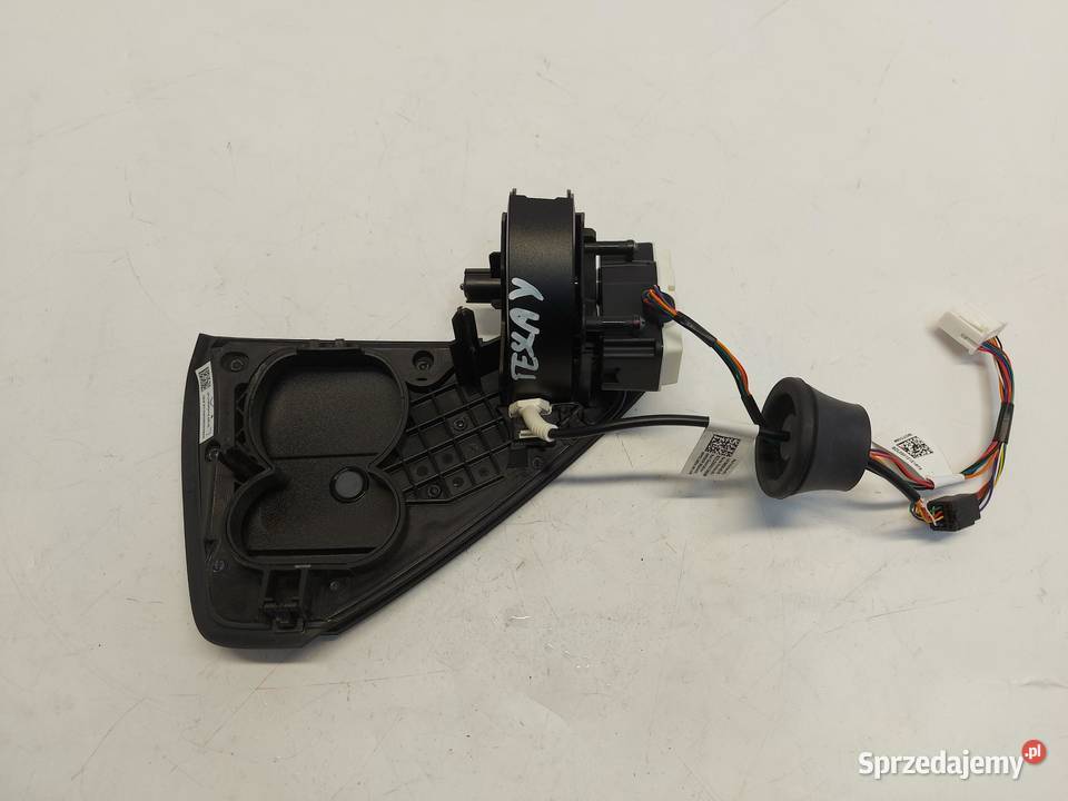 TESLA MODEL Y 2024r KLAPKA PORTU ŁADOWANIA osobowe sprzedam