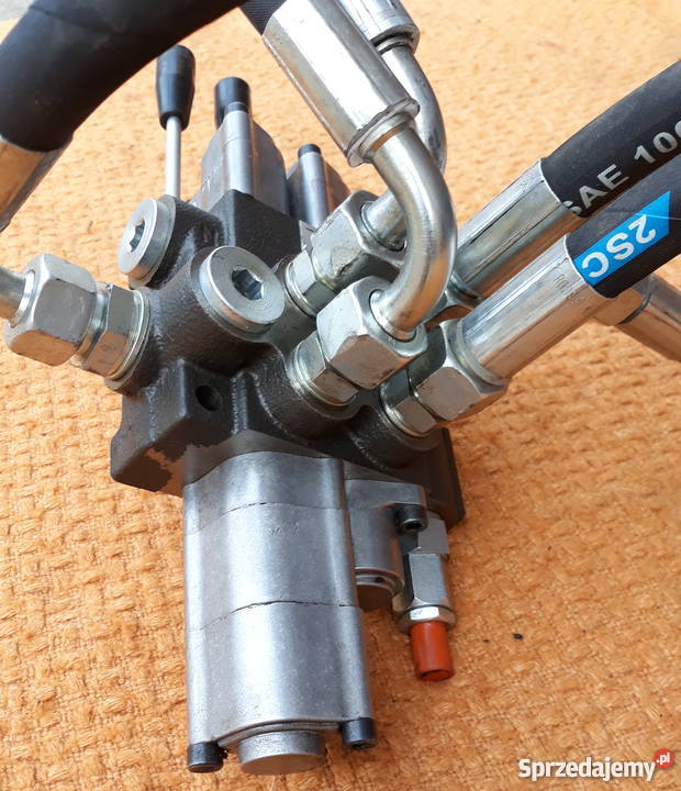 Rozdzielacz 2 sekcyjny URSUS MF Piotrków Trybunalski