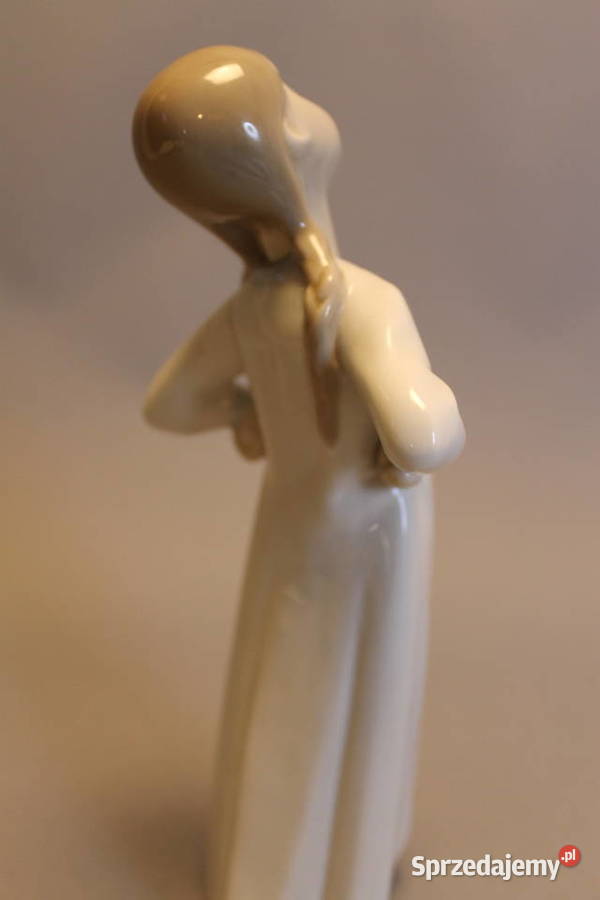 LLADRO Dziewczynka w nocnej koszuli zachodniopomorskie Dobrzany