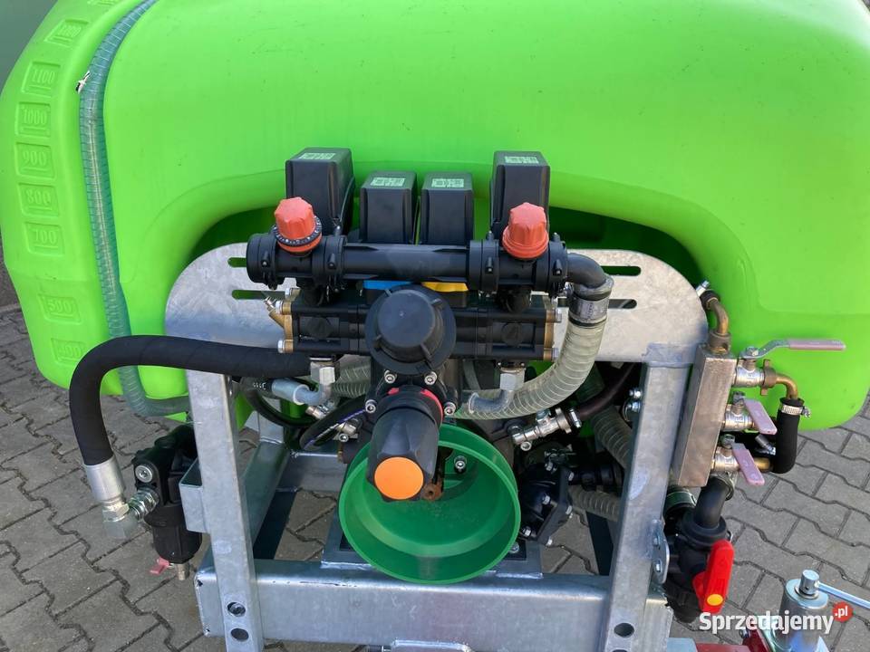 Opryskiwacz sadowniczy do jagodników typ OCTOPUS Rząśno