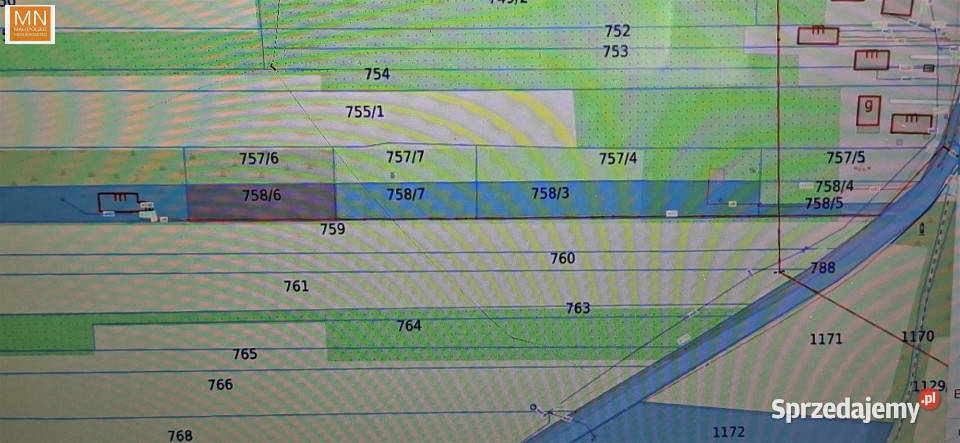 Grunt 1647m2 Morawica