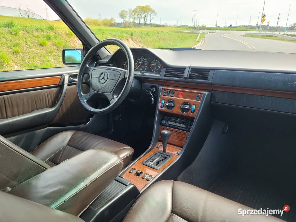 MercedesBenz S124 E220T żółte blachy Czepino