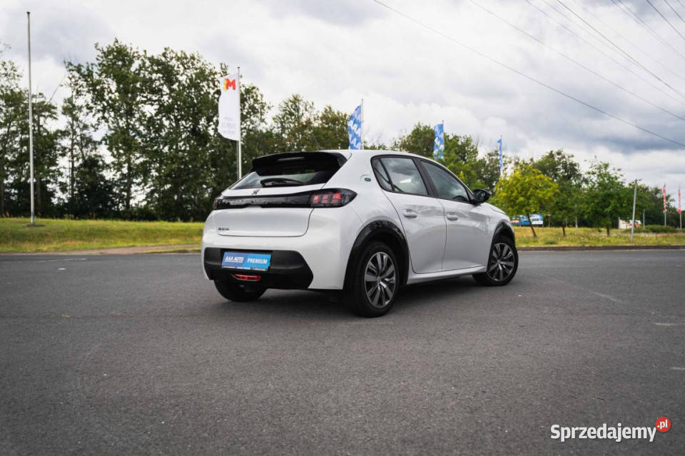 Peugeot e208 50 kWh gniazdo USB