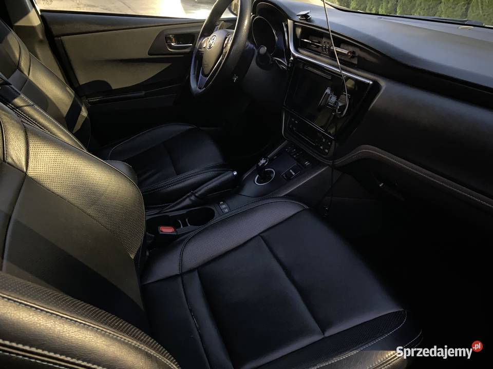 toyota auris hybryda z LPG okazja Auris Łomianki Dolne