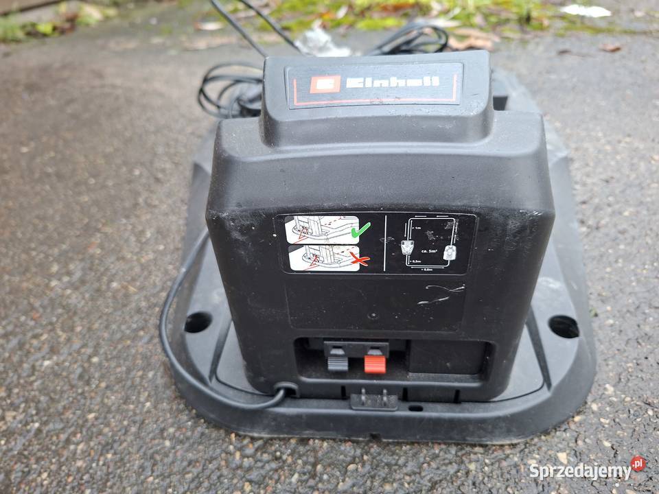 Baza stacja ładowania dokująca robot koszący