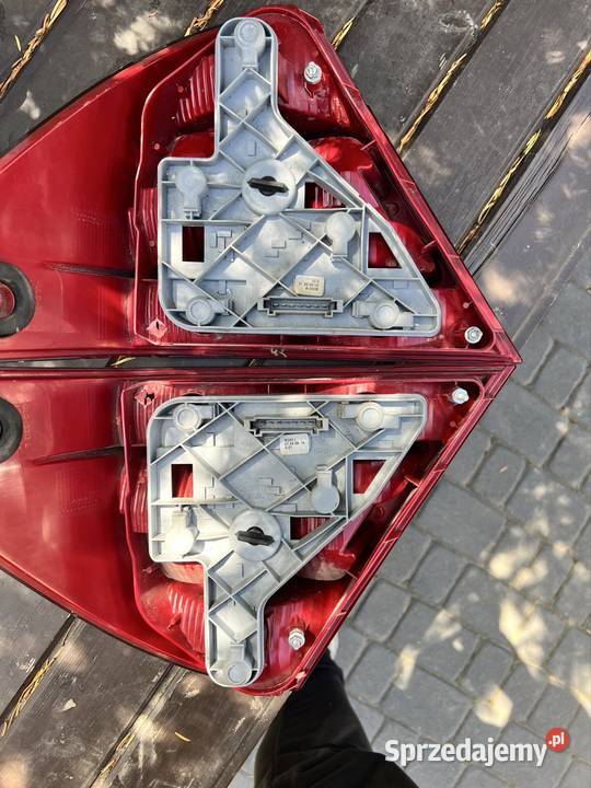 Mercedes W203 klosze tylnych lamp Plewiska