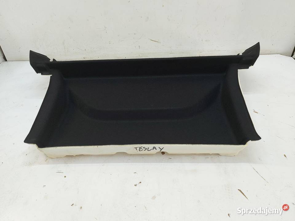 TESLA MODEL Y 2024r DYWAN MATA WYKŁADZINA sprzedam