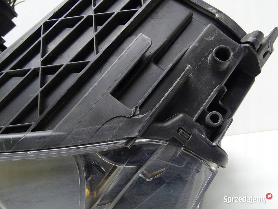 LAMPA PRAWY PRZÓD PRAWA PRZEDNIA 8U0941004G AUDI osobowe Oświetlenie