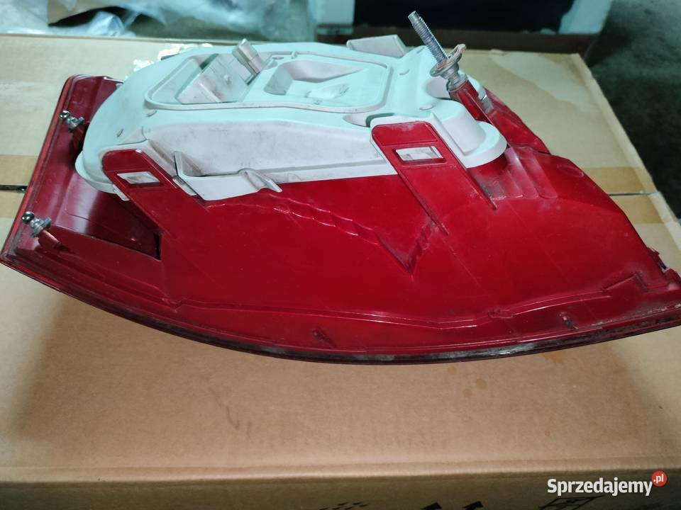 Tylna prawa lampa do Audi A6 C6 2700cm3 Konin sprzedam