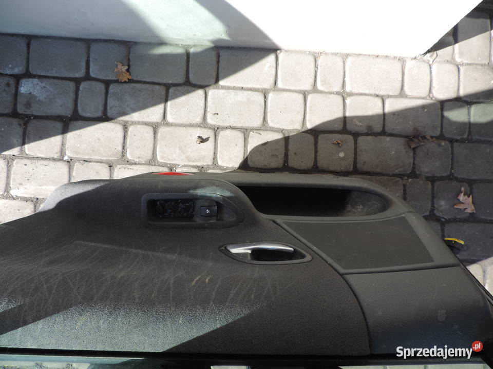 DRZWI PRAWY TYŁ RENAULT LAGUNA 2 HB FL NV903 osobowe małopolskie