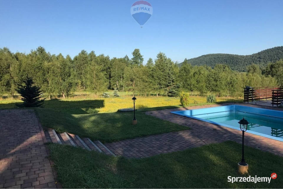 Dom słoneczny azyl z lasem i widokami utwardzona Las