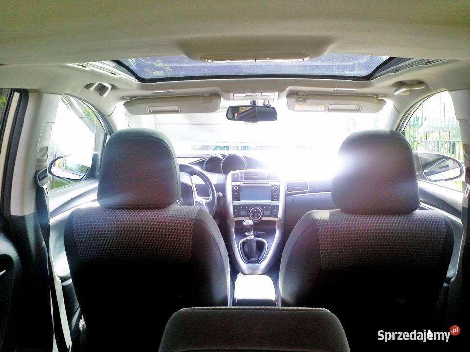 Toyota Verso 16 D4D 2014r srebrny bez wkładu podkarpackie