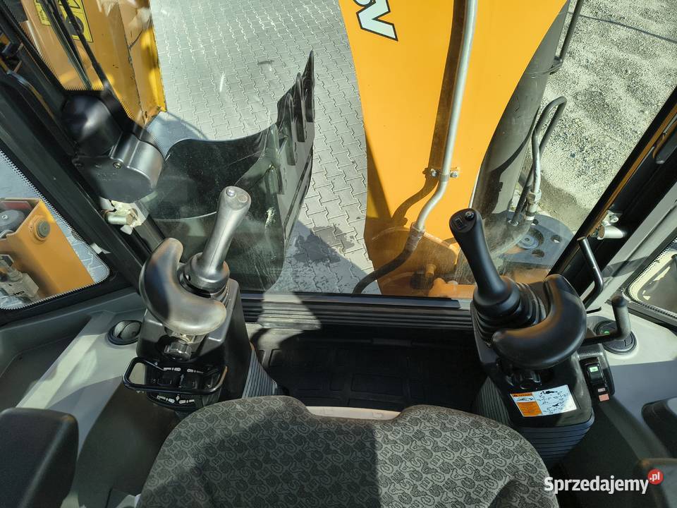 KOPARKOŁADOWARKA CASE 695SV 2023R JCB 4CX Krotoszyn sprzedam