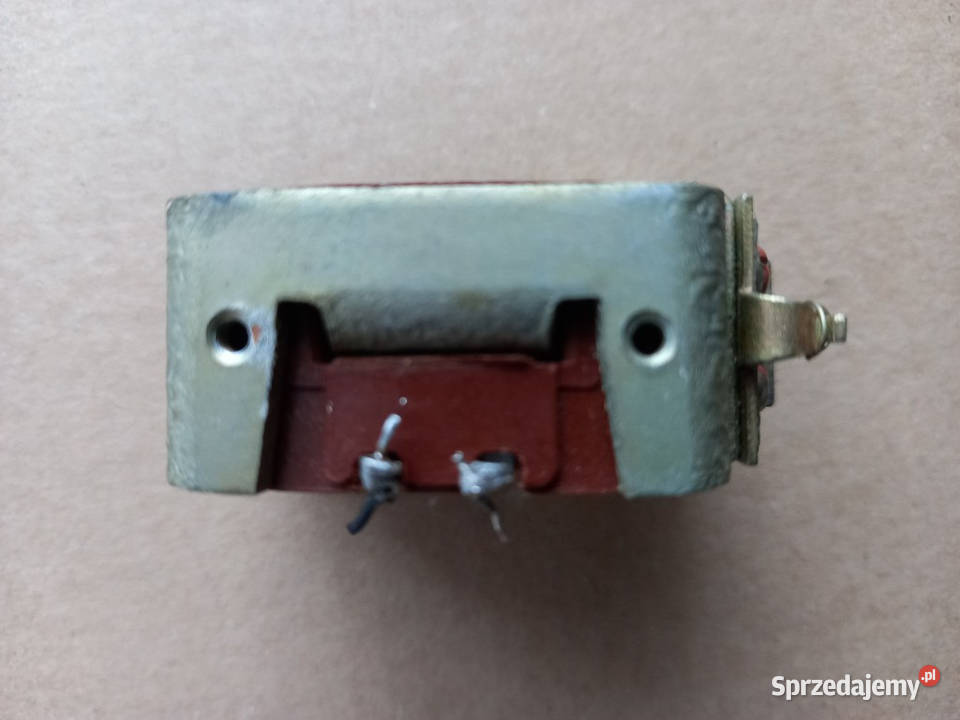 Przekaźnik elektromagnetyczny z czasów PRL