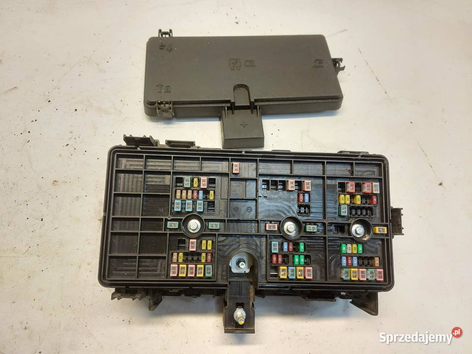 Ford Ranger VI 6 2024r 30 SKRZYNKA BEZPIECZNIKÓW Skrzynki bezpieczników