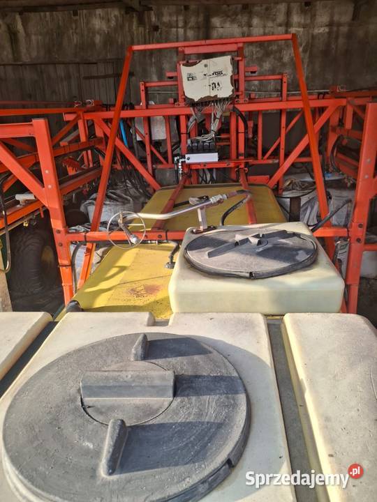 Opryskiwacz Douven 2400l