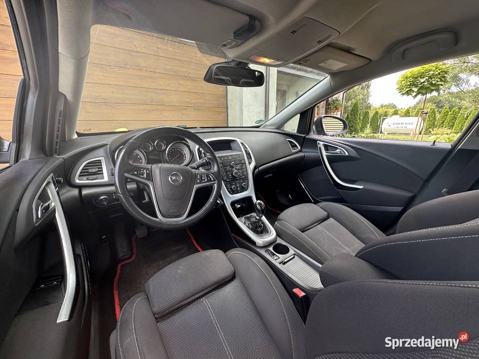Opel Astra J Rok produkcji 2010 łódzkie Pabianice sprzedam