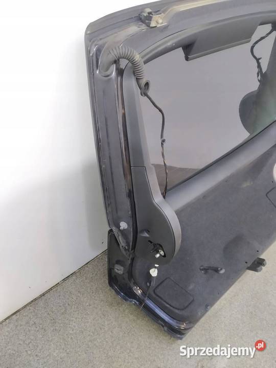 KLAPA TYŁ SZYBA SEDAN CZARNA Skoda Superb II