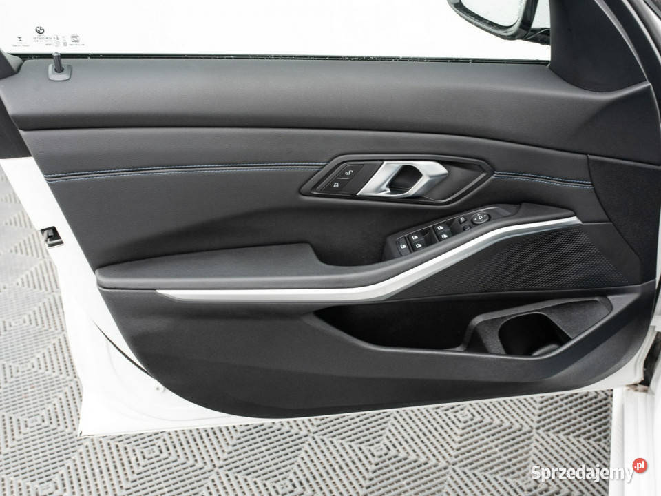 BMW 318 GD7P017318i Podgrzf Kcof LED Pół skóra Pępowo sprzedam