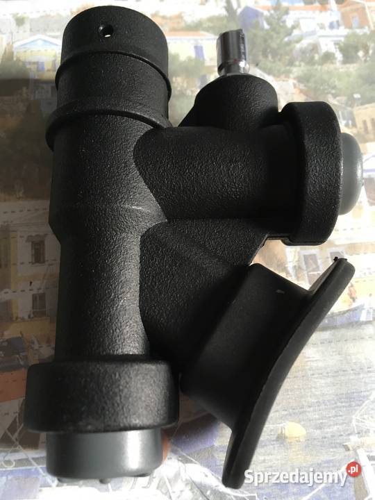 Głowica do inflatora jacketu karbowanego węża o