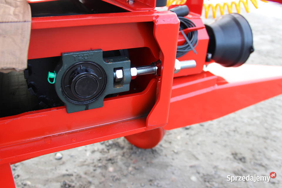 Rozsiewacz przyczepiany do wapna soli RCW 3 Rogóźno