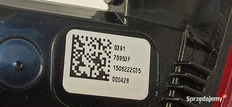 SKODA KAROQ LAMPA LEWY TYŁ W KLAPE 57A945307D