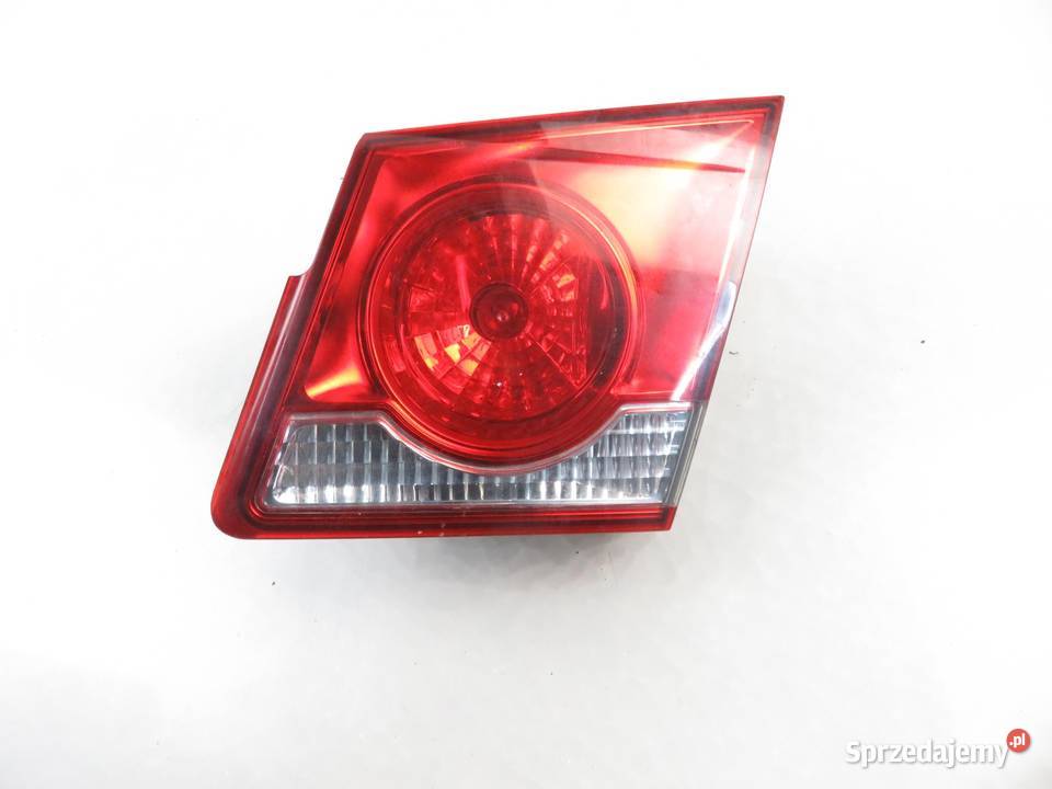 LAMPA PRAWA TYLNA KLAPA CHEVROLET CRUZE J300 osobowe Lampy tylne