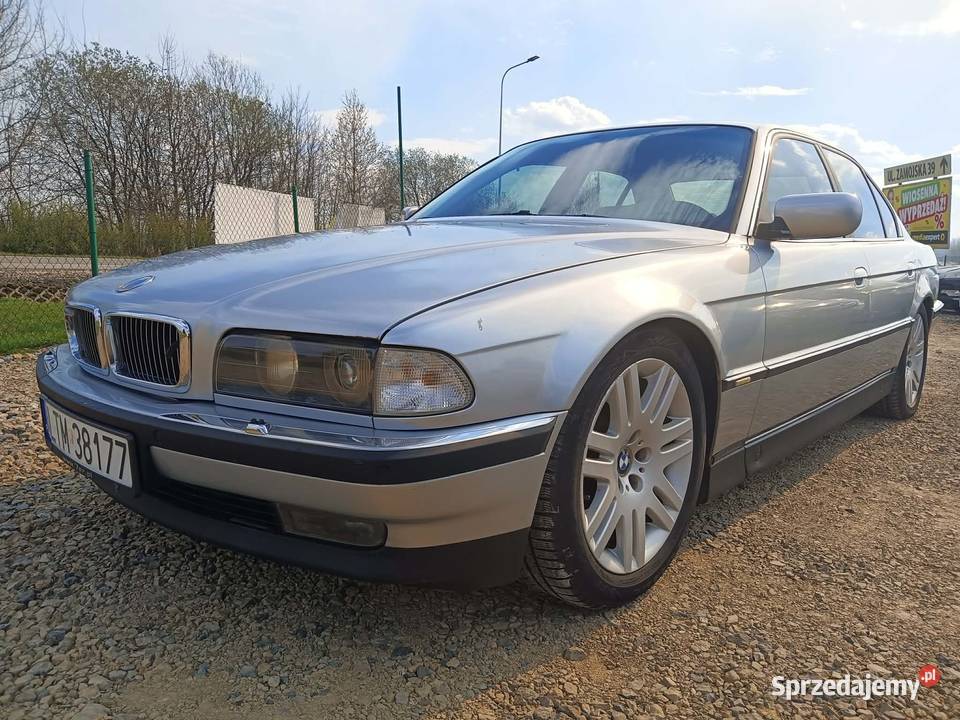 BMW E38 28i
