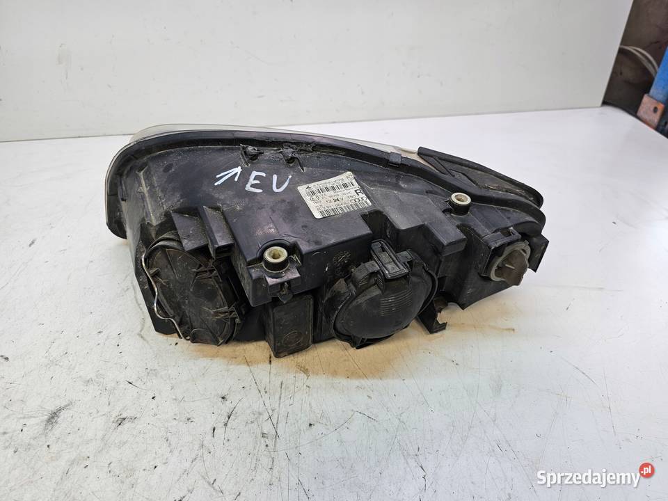 REFLEKTOR PRAWY AUDI A4 B7 8E0941004AJ EUROPA osobowe
