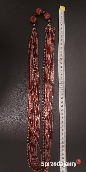 naszyjnik ze szklanych koralików w kolorze