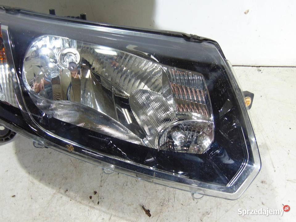 LAMPA PRAWY PRZÓD DACIA SANDERO II 260107615R Lampy przeciwmgielne sprzedam