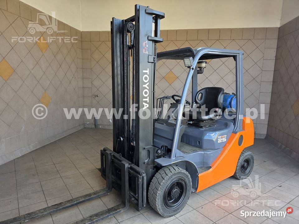 Wózek Widłowy TOYOTA 8FGF25 podnosi 3700 mm Lędziny