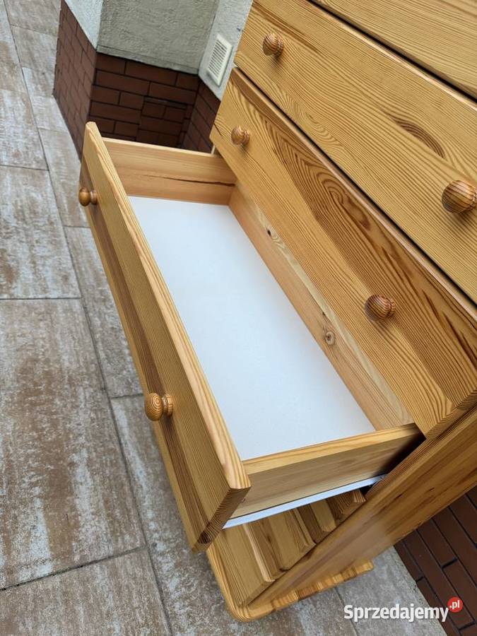 Komoda drewniana z szufladami sosnowa szafka Sulbiny sprzedam