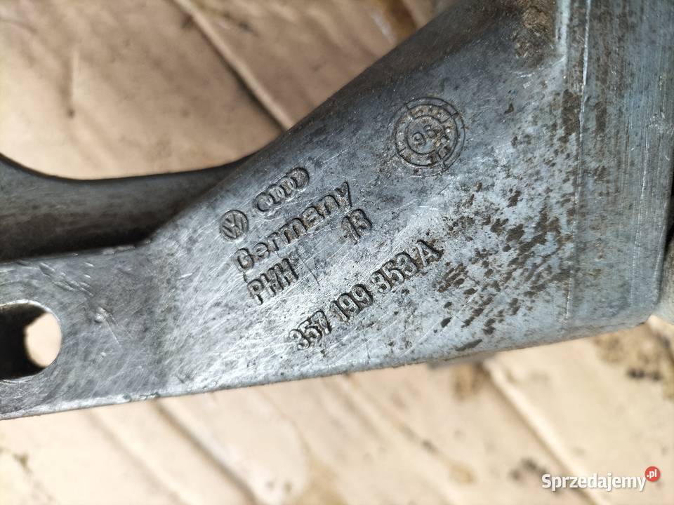 ŁAPA WSPORNIK SKRZYNI BIEGÓW 357199353A GOLF 2 3 Kamień-Kolonia