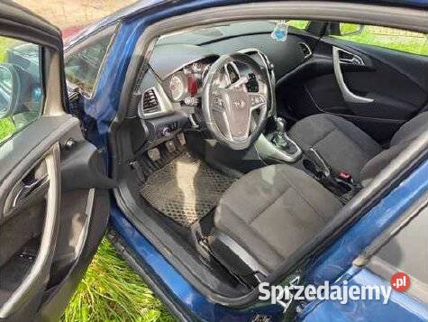 Syndy sprzeda Opel Astra 2011 Rok produkcji 2011 Szczecin