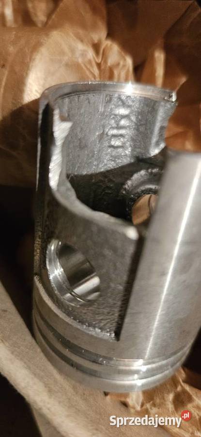 NowyFabryczny ZMDTłok z sygnaturą do Barlinek sprzedam