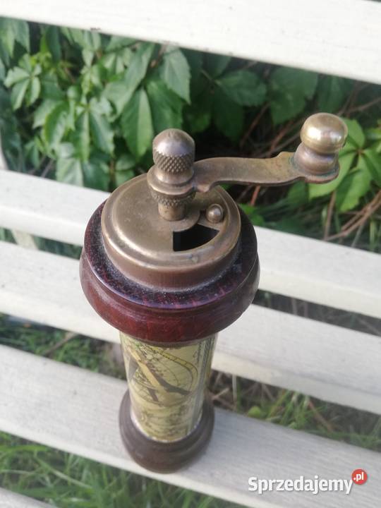 młynek drewniany pokrętło metalowe Koluszki sprzedam