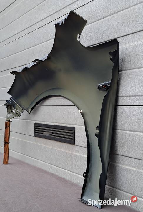 Błotnik prawy przód Opel Astra J 0915 Z22A osobowe Mielęcin