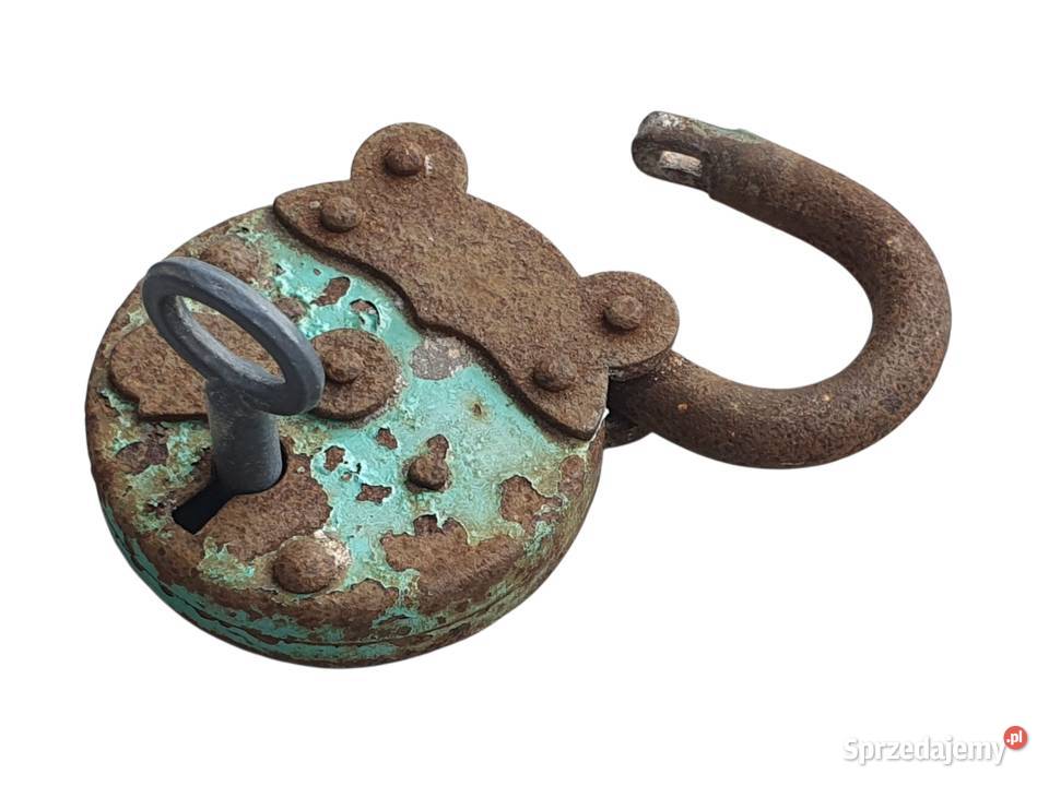 Stara metalowa masywna kłódka z kluczem lata Cieszyn