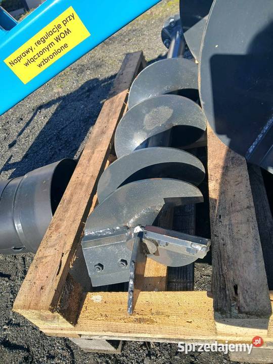 Świder ziemny z posuwem hydraulicznym