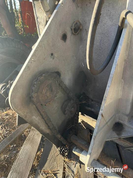 Rozsiewacz Posypywarka do soli i piasku nieuszkodzony Podskarbice Szlacheckie sprzedam