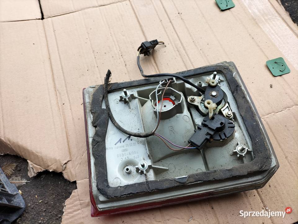 AUDI 80 B3 SEDAN B4 KOMBI ZAMEK LAMPA TYŁ TYLNA Kamień-Kolonia