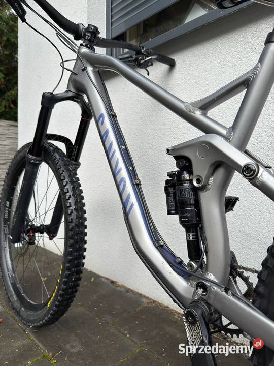 Rower Canyon Strove do serwisu mazowieckie