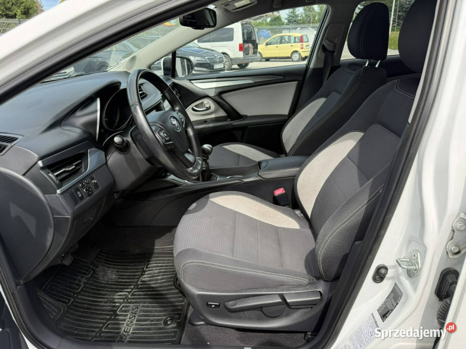 Toyota Avensis 16 D4D 112 2015r kamera navi światła przeciwmgielne Wrocław
