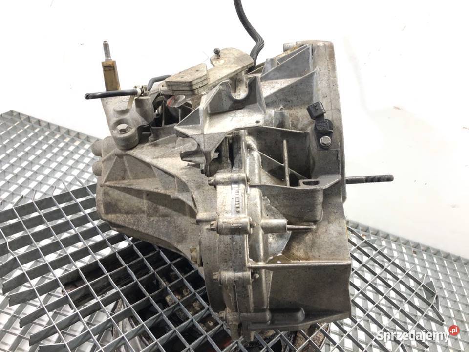 SKRZYNIA BIEGÓW DACIA DUSTER TL4B082 12 125 1018 osobowe