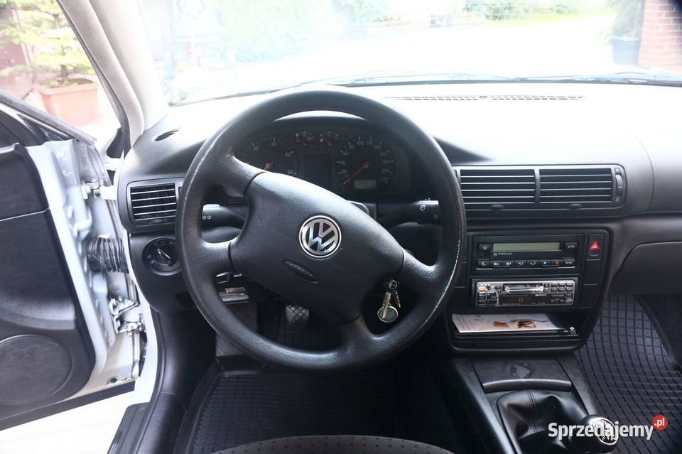 VW Passat JEDYNY TAKI Czarne tablice pierwszy Samochody osobowe