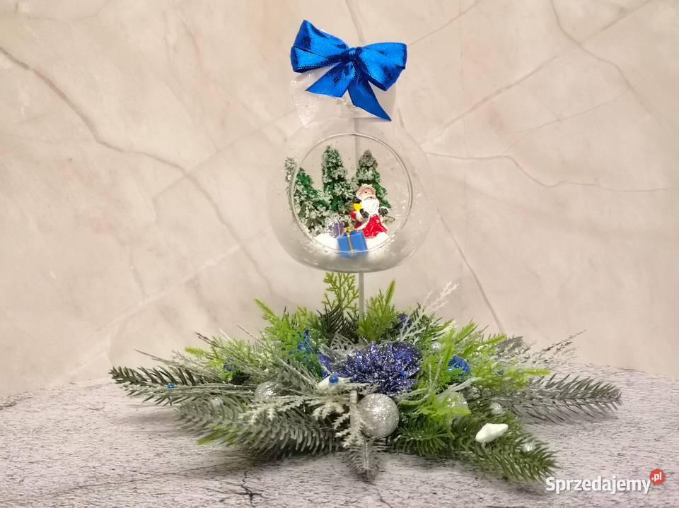 Stroik świąteczny z podwieszaną szklaną kulą Kielce
