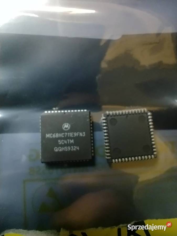 MC68HC711E9CFN3 MOTOROLA plcc52 Opole